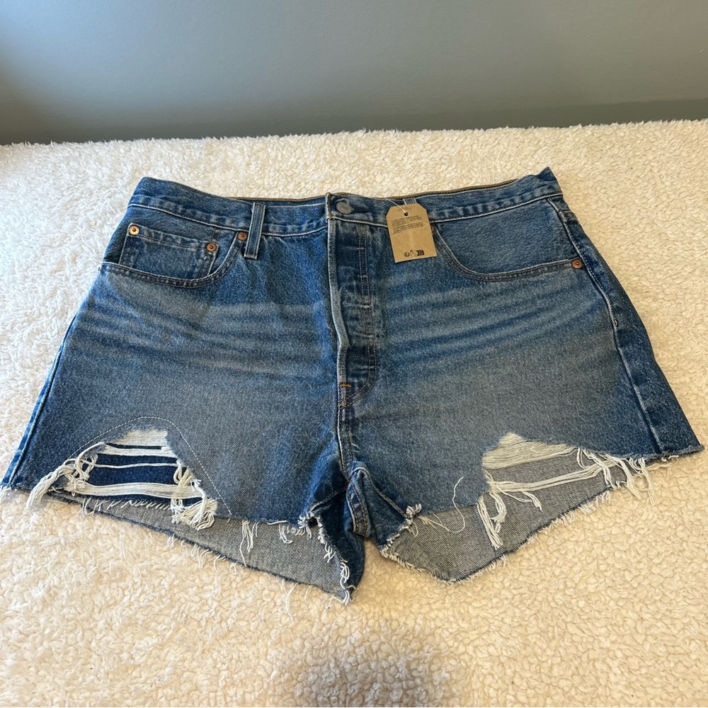 Levi’s 501 Women’s Distressed Raw Hem Button Fly Short Size 34 High Rise NWT